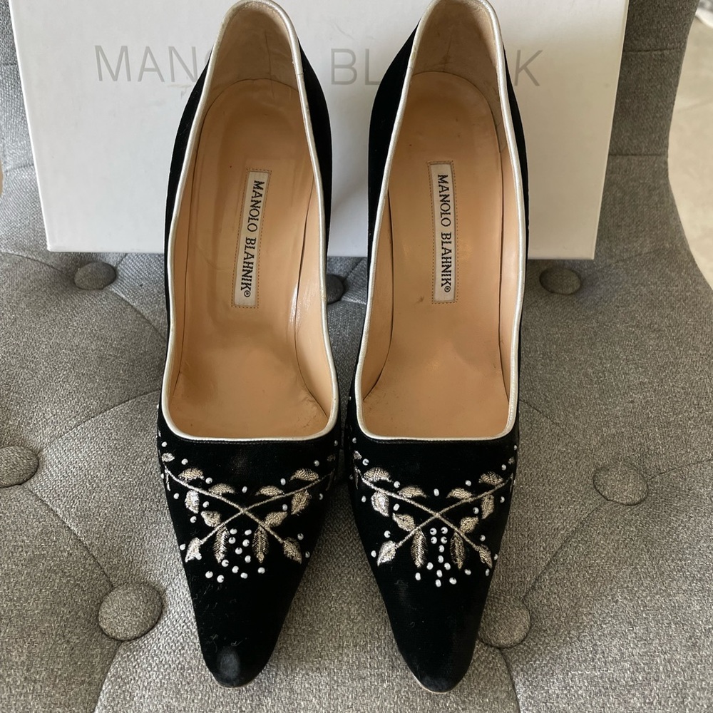 Manolo Blahnik Velvet Heels 👠 Size 38